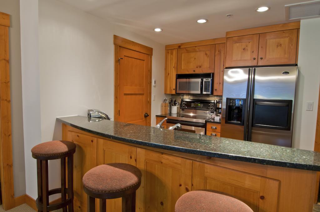 Lodging Ovations Otel Whistler Dış mekan fotoğraf