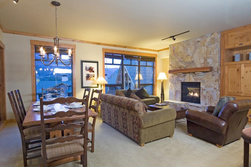 Lodging Ovations Otel Whistler Dış mekan fotoğraf