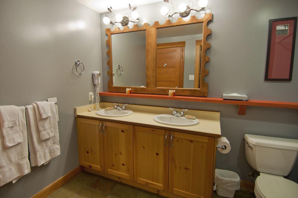 Lodging Ovations Otel Whistler Dış mekan fotoğraf
