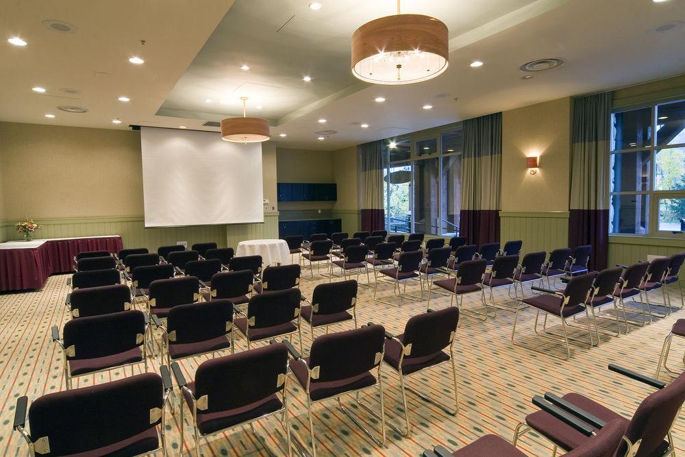 Lodging Ovations Otel Whistler Dış mekan fotoğraf